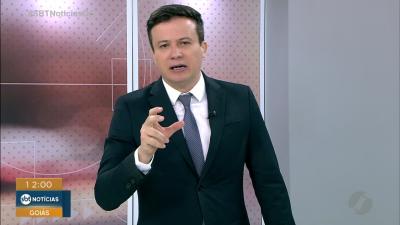 itemBombeiro acalma idosa em surto cantando música gospel para ela