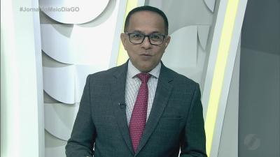 itemLadrão folgado rouba sanduicheria e cumprimenta as pessoas no local