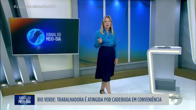 itemRio Verde - trabalhadora é atingida por cadeirada em conveniência