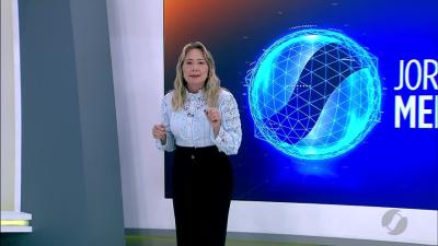 itemCarro desgovernado atinge motos em estacionamento de Goiânia