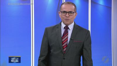 itemCachorro entra em padaria de Caturai e sai carregando um pacote de pão