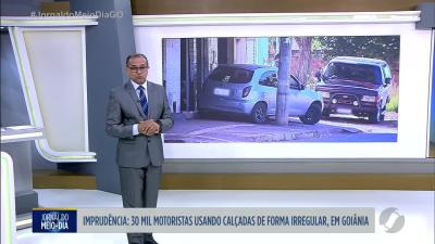 itemTrinta mil motoristas foram flagrados usando calçadas de forma irregular em Goiânia