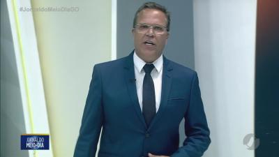itemDono de reciclagem é preso por receptação de fios de energia elétrica