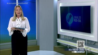 itemCarro invade concessionária em Goiânia e causa prejuízo