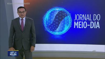 Motorista fica preso &agrave;s ferragens ap&oacute;s acidente