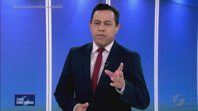 itemCaminhão derruba árvore no Setor Sul em Goiânia