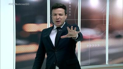 itemAvião ao lado de rodovia vira atração turística em Urutaí