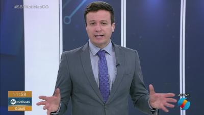 itemHomem surta, incendeia sofá e ameaça filho autista