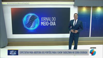 itemCarros estacionados perto de shopping são atingidos por chamas, em Caldas Novas