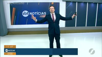 Gusttavo Lima surpreende fãs e faz show em bar de Goiânia