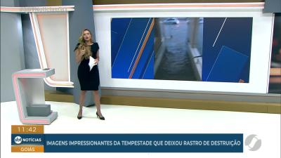 itemMoradores ilhados na viela Capim Puba no Setor dos Funcionários em Goiânia
