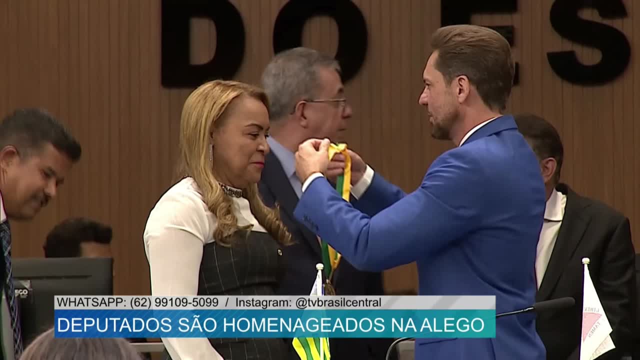 itemDeputados são Homenageados na Alego