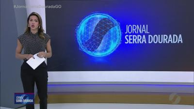 Mulher fica ferida ap&oacute;s caminh&atilde;o sair da pista na GO-330