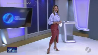 itemCaminhão desgovernado causa acidente com vários carros, em Goiânia