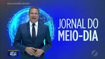 itemMotorista engata marcha ré e atinge idosa em Anápolis