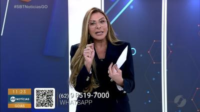 itemHomem é flagrado pegando carona na traseira de caminhão na GO-070