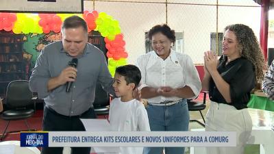 Prefeitura de Goi&acirc;nia entrega kits escolares e uniformes para a Comurg