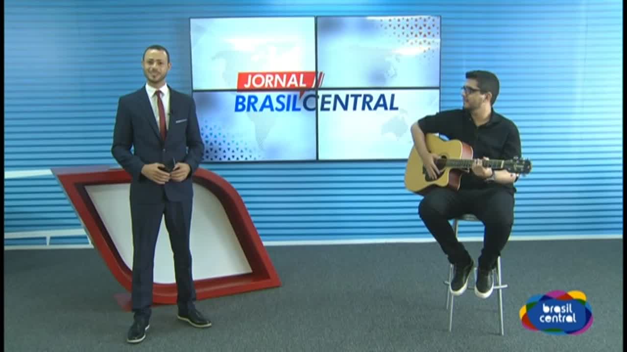 itemCantor Diego Farias se apresenta no JBC