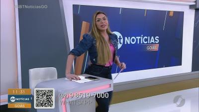 Carro desgovernado atinge pedestres