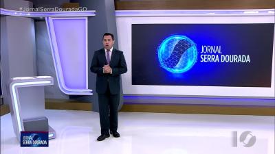 itemBombeiros capturam jiboia no quintal de uma casa em Porangatu