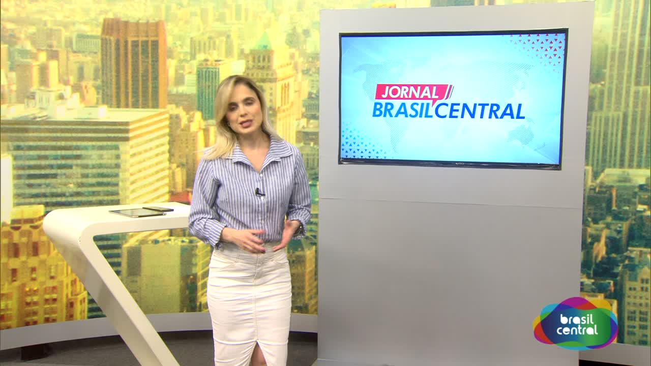 Crian&ccedil;as do Hecad recebem visita do Papai Noel