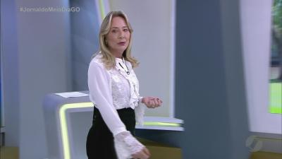 Carro desgovernado invade casa em An&aacute;polis