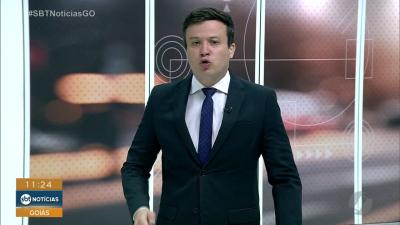 Ônibus invade casa em Anápolis