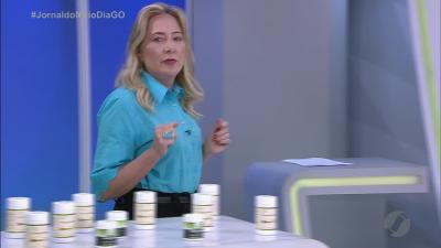 Homem furta casa e carrega tv de 65 polegadas pela rua em Aparecida de Goi&acirc;nia