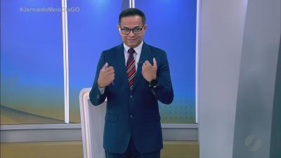 Jovem bate moto em vaca na BR-060