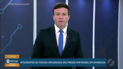 itemCarro descontrolado invade salão de beleza e provoca destruição