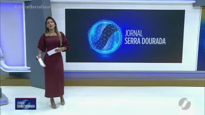 itemCarro bate em outro estacionado e capota em Mineiros