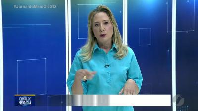 itemMotorista perde controle do carro e atinge placa em calçada em Inhumas