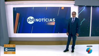 Caminhão fica preso na mureta de entrada do viaduto da Avenida 85 em Goiânia