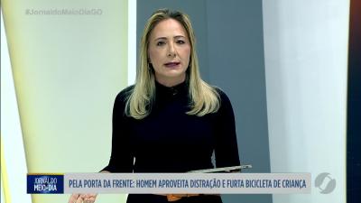 itemHomem aproveita distração e furta bicicleta de criança em Goiânia