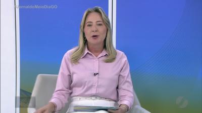 itemPolícia resgata jiboia no meio da rodovia, em Anápolis