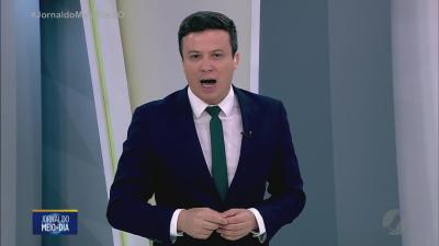 itemCarro aquaplana e cai em barranco na GO-164