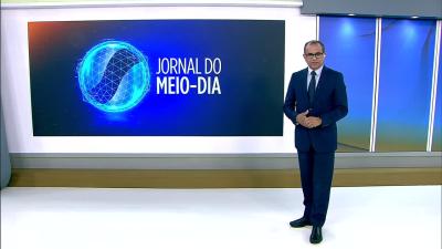itemFamília de criança que não consegue abrir a boca precisa de ajuda
