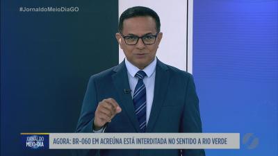 itemCaminhão tomba na BR-060 e interdita pista sentido Rio Verde