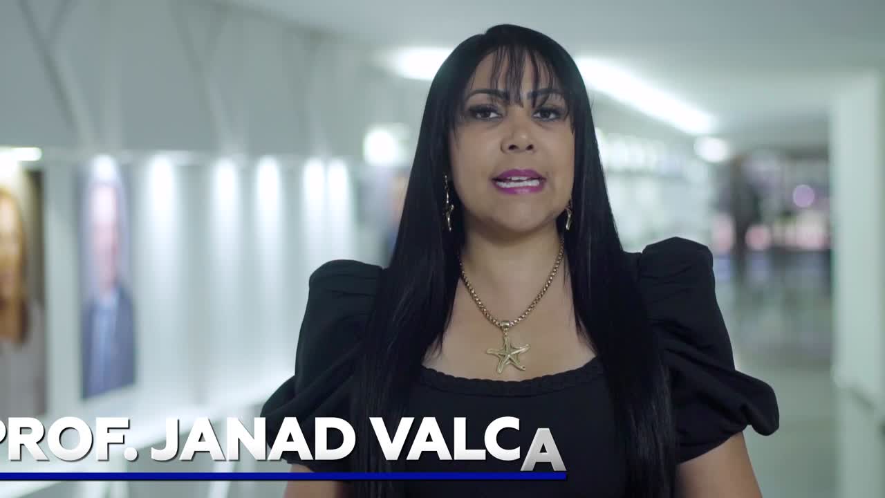Professora Janad Valcari