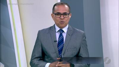 itemFamília precisa de ajuda depois de ter a casa destruída por incêndio