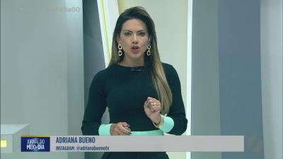 itemBombeiros controlam incêndio em depósito de recicláveis em Goiânia