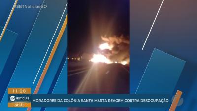 itemMotorista morre carbonizado após batida entre caminhões na BR-153