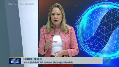 itemCâmera flagra idosa sendo atropelada por carro ao dar ré em Anápolis