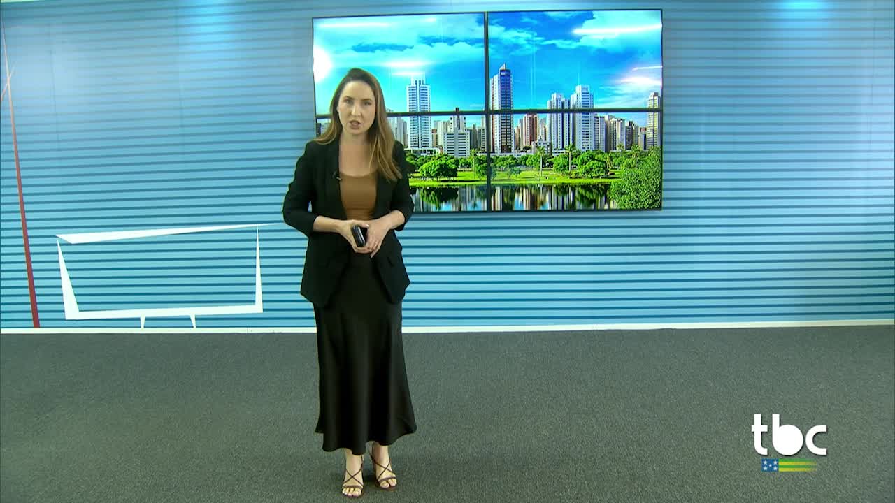 itemMontagem do Cento de Apoio ao Romeiro em Trindade