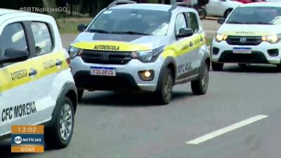 itemDonos de autoescola protestam em Goiânia