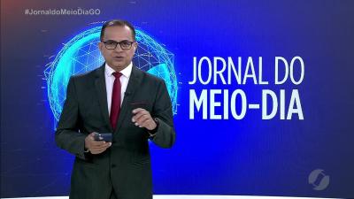 itemSem atendimento do poder público moradores do Jardim Mariliza em Goiânia cortam árvore