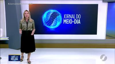 Bombeiros salvam uma pessoa que caiu no C&oacute;rrego das Antas em An&aacute;polis