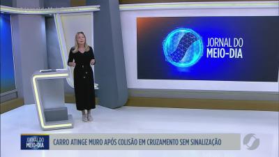 itemCarro cai em piscina vazia e motorista fica preso às ferragens