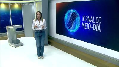 itemLadrão se esconde embaixo do sofá e acaba preso