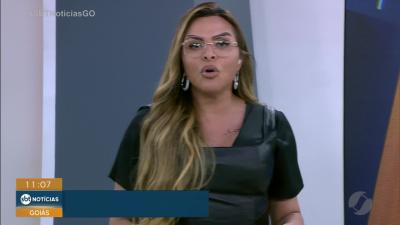 Homem em surto com faca &eacute; contido com taser